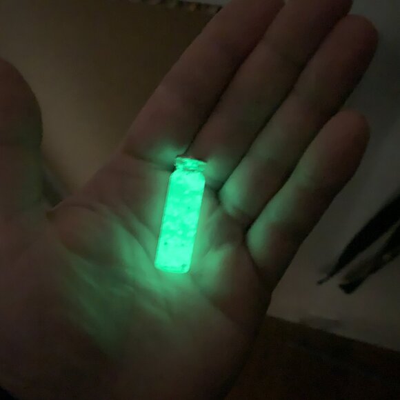 Resident Evil 7 - MOLD Vial - GLOW In The Dark - 1.25 Inches - Picture 4 of 5